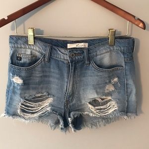 High-waisted ripped jean short